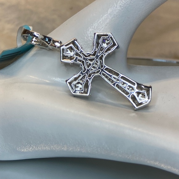 Beautiful NWT Men’s/Women's Moissanite Diamond Cross Pendant on 925 2.11 ctw - Picture 8 of 15